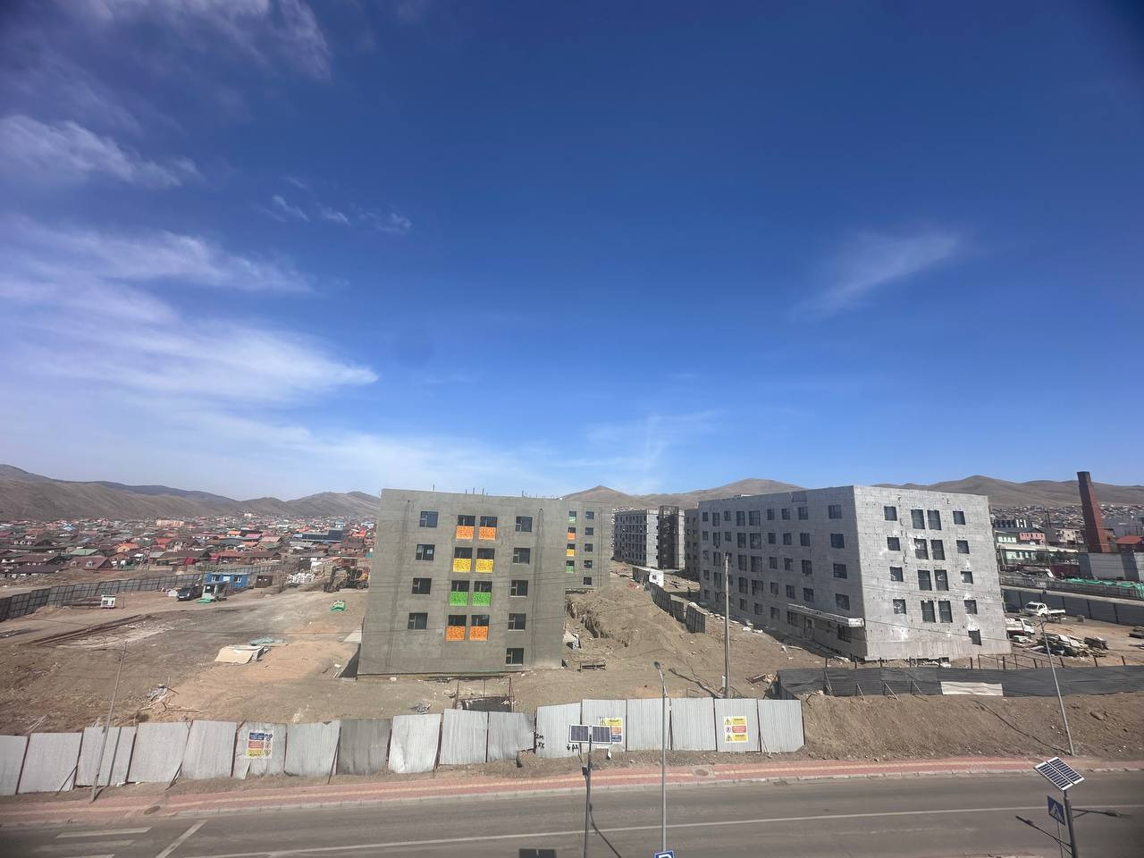 “Баянхошуу хот орон сууцжуулах” төслийн 462 айлын орон сууцны барилгын ажил 70 хувьтай байна